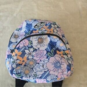 Vans "Off The Wall" Got This Retro Mini Backpack Floral